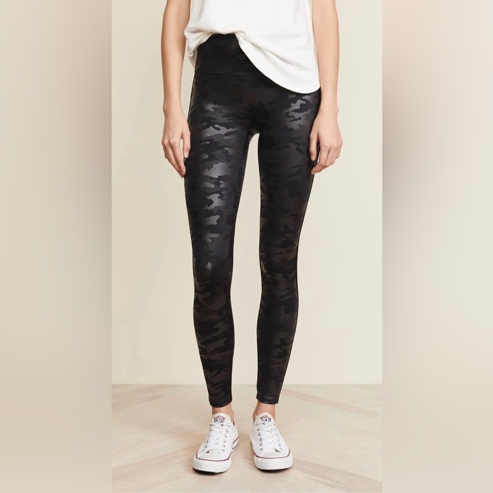 SPANX - Faux Leather Camo Cropped Leggings